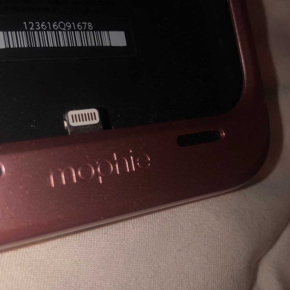 Rose gold Mophie charging case